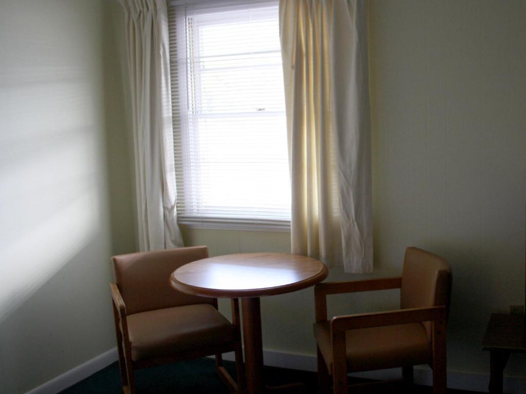 The Falcon Motel Buxton Room photo