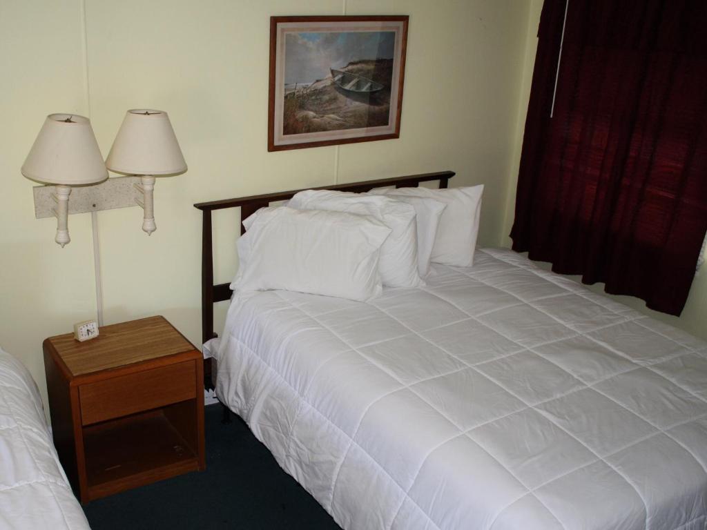 The Falcon Motel Buxton Room photo