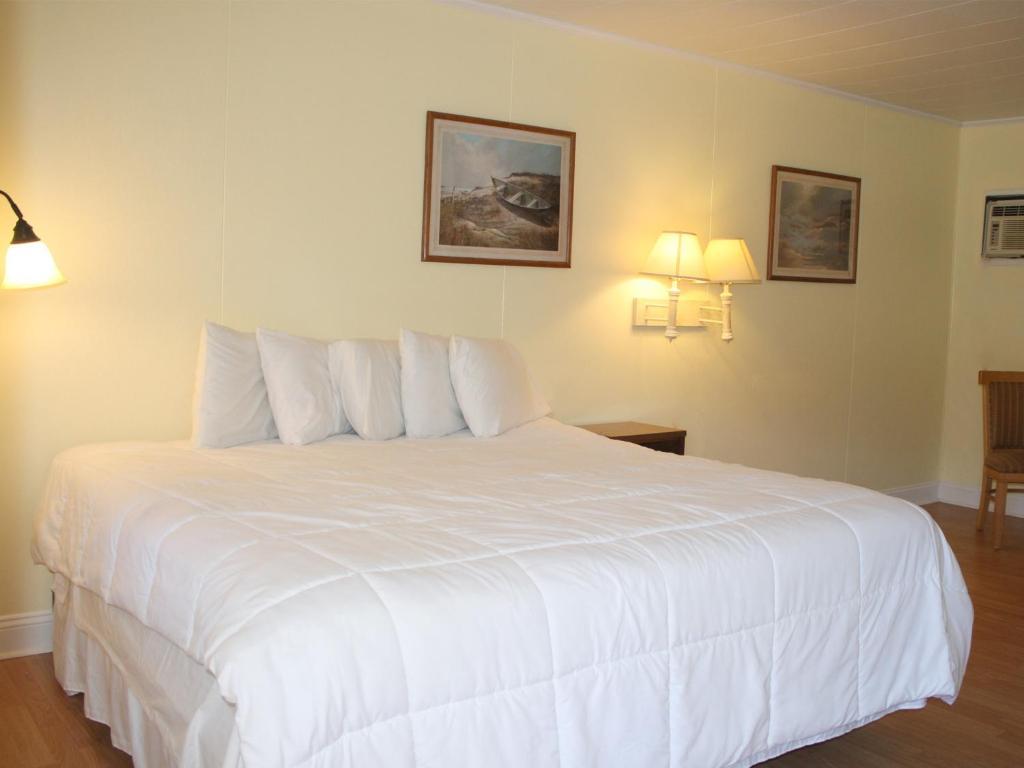 The Falcon Motel Buxton Room photo