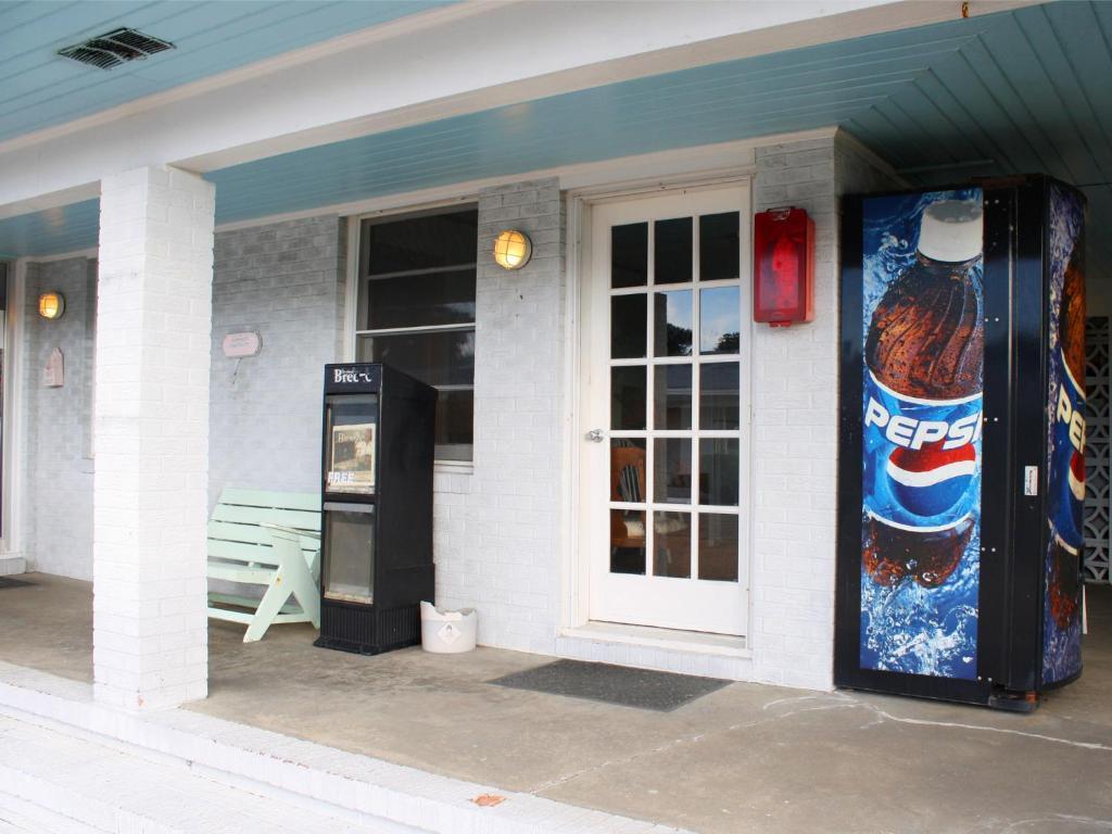 The Falcon Motel Buxton Exterior photo